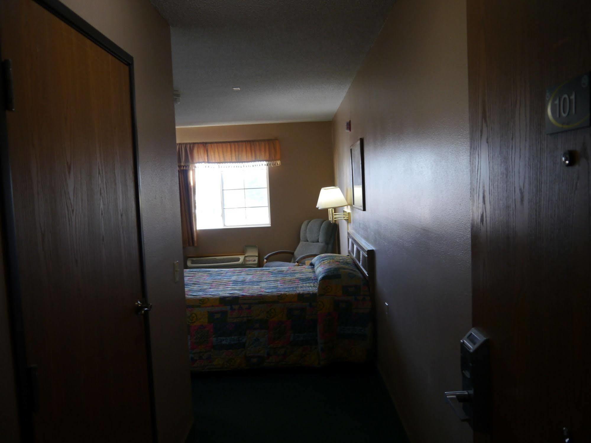 Westwood Inn & Suites - Kimball Extérieur photo