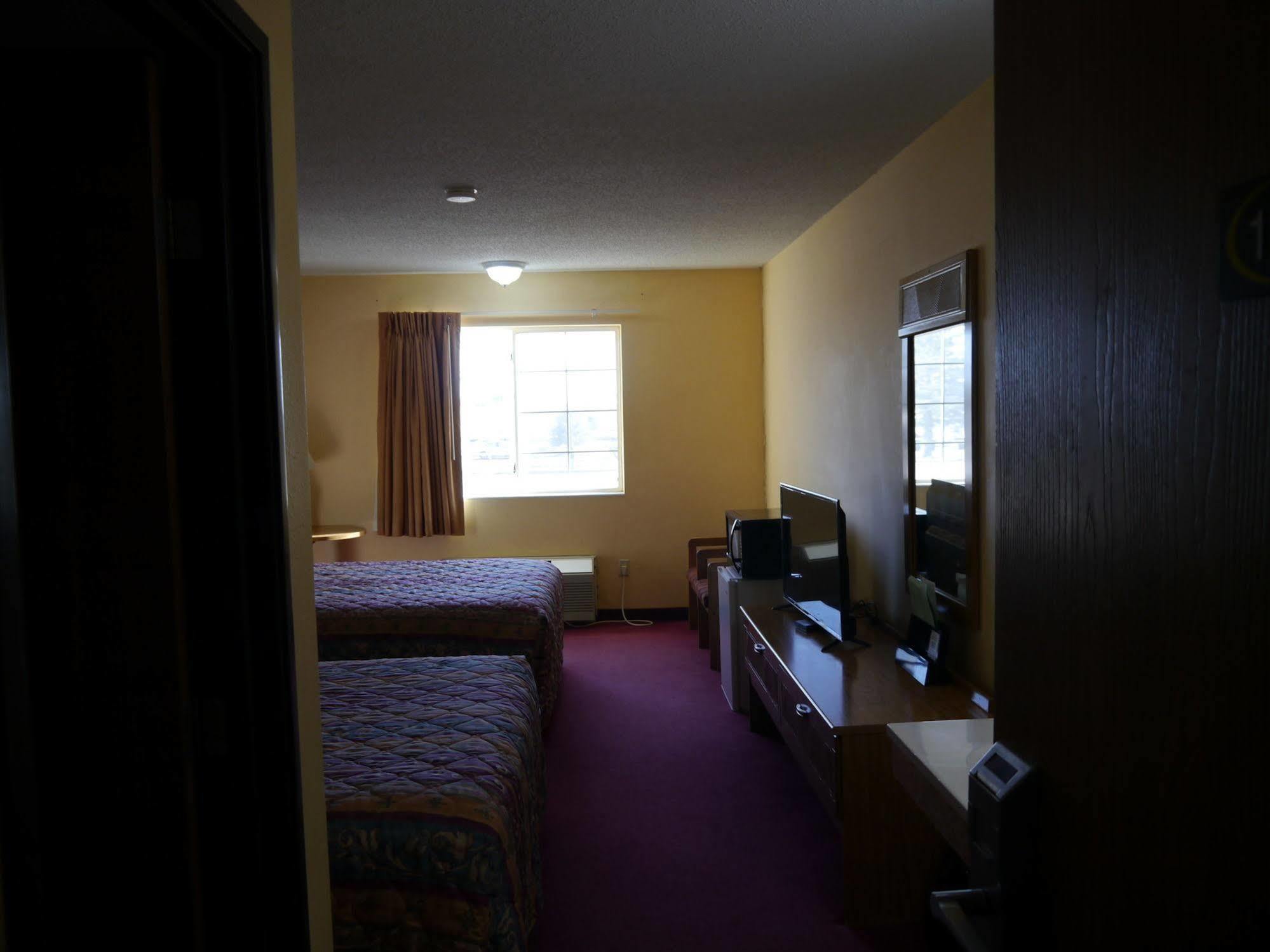Westwood Inn & Suites - Kimball Extérieur photo
